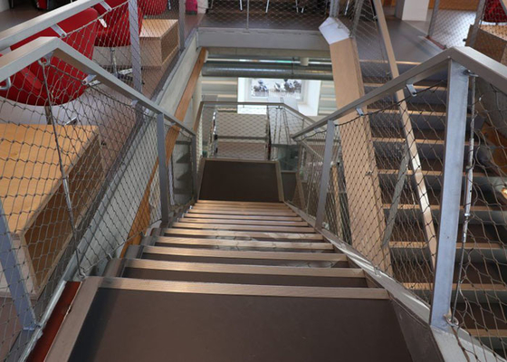 Rede de aço inoxidável da escadaria SS304 com malha da corda do cabo da virola 2,0 milímetros de fio
